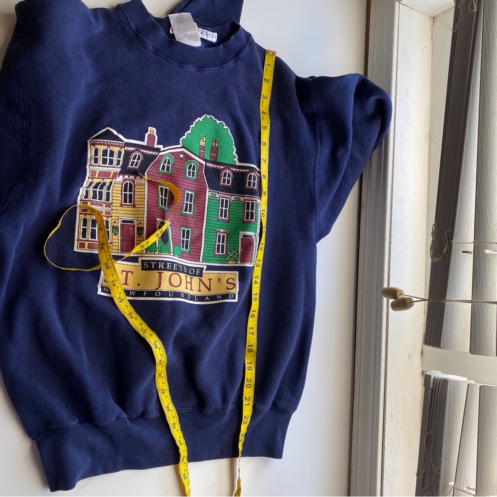 90s Streets of St. John’s Newfoundland Graphic Sweatshirt Size Small Blue Granny - Picture 10 of 15